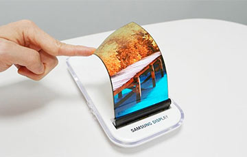 В Сети появились фото гибкого смартфона Samsung
