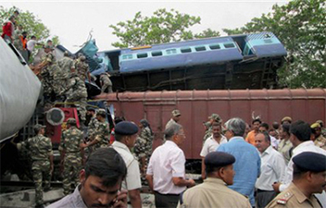 В Индии произошла крупнейшая железнодорожная авария