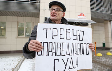 Пенсионер провел в Минске пикет против судебного произвола