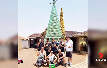 Аўстраліец стварыў гіганцкую калядную елку з піўных бляшанак
