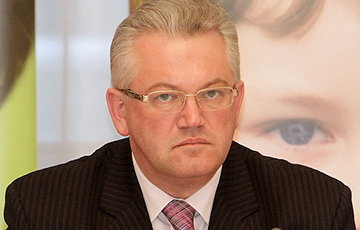 Belarusians Demand Resign Of Minister-Communist Karpenka