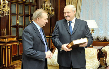 Кучма подарил Лукашенко собрание сочинений Макиавелли, а в ответ получил игрушечного петуха