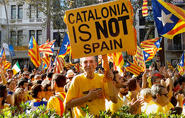 Референдум в Каталонии: Начались первые стычки с полицией