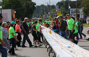 В Мичигане приготовили самое длинное в мире мороженое