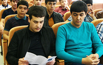 Сбежавших из Беларуси студентов вернули - в СИЗО