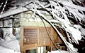 После землетрясения отель в Италии оказался погребенным под снегом