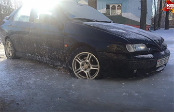 Минчанин пять часов выбивал свою машину изо льда: «Я жду извинений от «Минскводоканала»