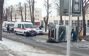 В Минске опрокинулась маршрутка с пассажирами