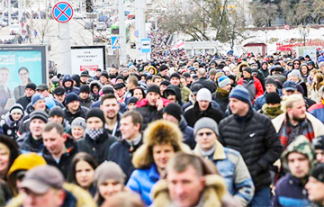 Deutsche Welle: Тысячи белорусов протестуют против «налога на тунеядство»