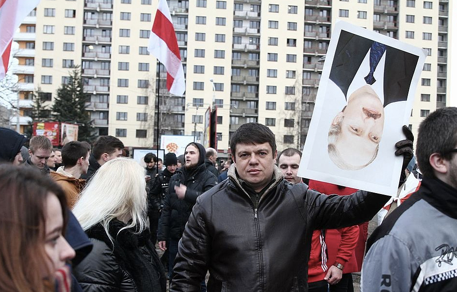 Плакаты, з якімі менчукі выйшлі на пратэст