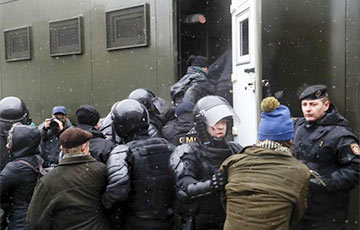 Hundreds Of People Detained In Minsk