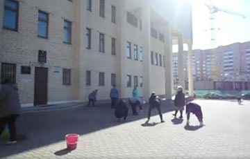 ‘They Are Picking Seeds!’: Women Forced To Clean Paving Flagstones Near Court Building In Salihorsk