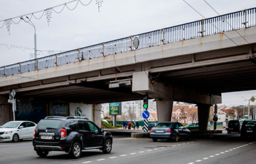 В центре Минска обвалился мост над Немигой