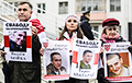 Портреты патриотов на акции в Минске