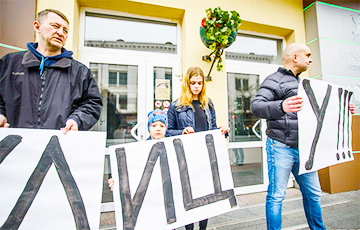 «Нас ограбили»: В центре Минска прошел многолюдный пикет