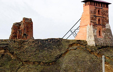 Чиновники в Новогрудке не видят угрозы Костельной башне на Замковой горе