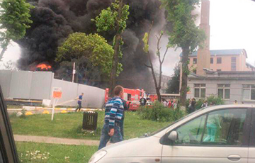 МЧС: Выброса вредных веществ во время пожара на севере Минска не было