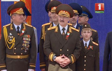 Лукашэнка: Грошай на парад шкадаваць не трэба