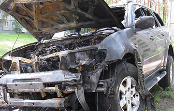 В Светлогорске сожгли джип, приехавший из России