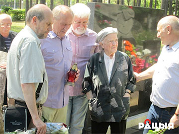 Minskers Held Event In Memory Of Vasil Bykau