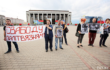«Немецкая волна»: Оппозиция Беларуси вышла на акцию в поддержку политзаключенных