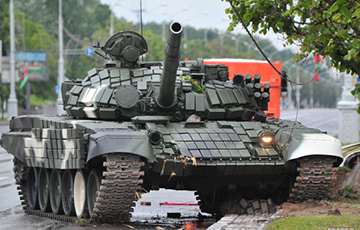Очевидцы рассказали новые подробности наезда танка на столб в Минске