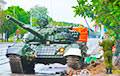 Минобороны: Экипаж сбившего столб танка в параде участвовать не будет