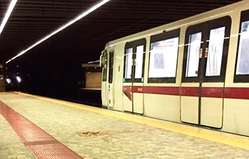 У рымскім метро беларуску заціснула паміж дзвярыма вагона і працягнула па пероне