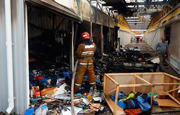 В Орше сгорели 12 торговых павильонов