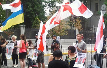 В Киеве второй день протестуют против приезда Лукашенко