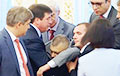 Упавший в обморок во время встречи Порошенко и Лукашенко министр подал в отставку