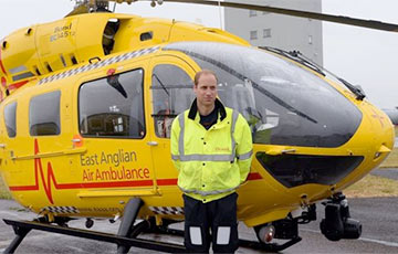Принц Уильям ночной сменой завершил карьеру пилота скорой помощи