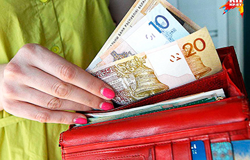 Минчанка нашла чужой кошелек, в котором оказались 10 тысяч рублей