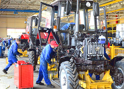 MTZ workers: Wages reduced, some departments work 3 days a week