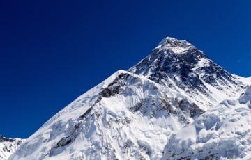 Ученые выяснили, кто проживает на Эвересте