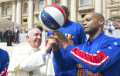 Папу Римского приняли в американскую баскетбольную команду