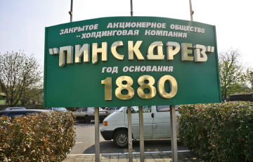 Видеофакт: Рабочие «Пинскдрева» обратились к гражданам России