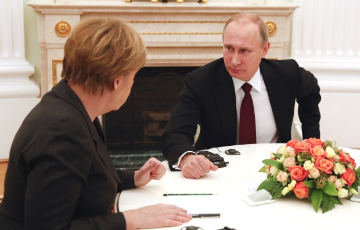 Merkel to Putin: Ukraine's territorial integrity should be restored