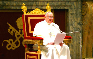 Папа римский призвал к запрету ядерного оружия