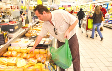 Францыя прымусіла супермаркеты аддаваць ежу бедным
