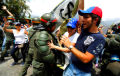 Протесты в Каракасе: демонстранты требуют освободить лидеров оппозиции