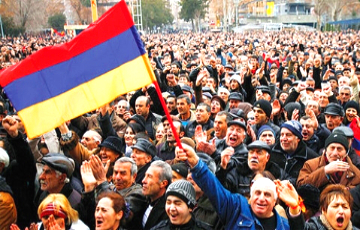 Чаму Арменія выйшла на свой Майдан: аповеды відавочцаў