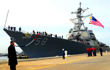 Ракетный эсминец США зашел в порт Батуми