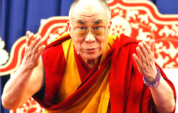 Далай-лама выступил с речью на рок-фестивале Гластонбери