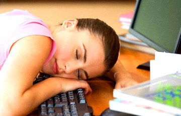 Ученые рассказали о пользе сна на рабочем месте