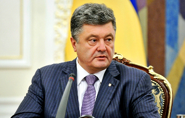 Poroshenko calls events near Rada "stab in the back"