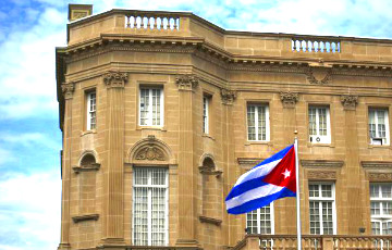Флаг Кубы впервые за полстолетия поднят над посольством в США