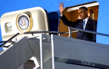 Барак Обама прибыл в Кению, на родину отца