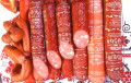Работнік Ваўкавыскага мясакамбіната спрабаваў скрасці 50 батонаў каўбасы