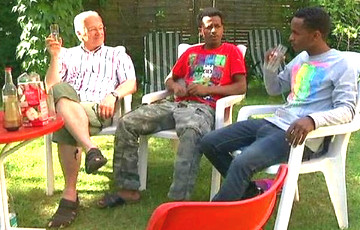 Немецкий депутат приютил у себя дома беженцев из Эритреи